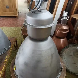 Original Rund-Industrielampe in verschiedenen Farben Angebot