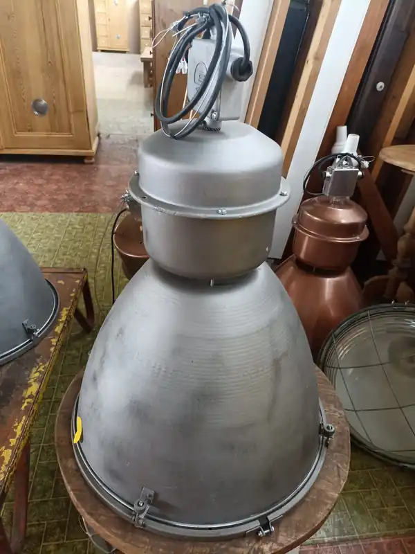 Original Rund-Industrielampe in verschiedenen Farben Angebot