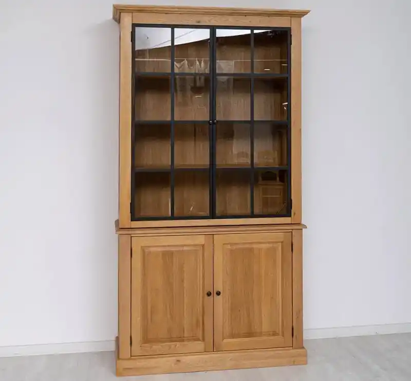 Günstig Elegante Vitrine aus massiver Eiche mit Metall- und Glastüren