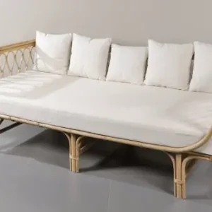 Aliki-Sofa mit natürlicher Rattan-Rückenlehne Ausverkauf