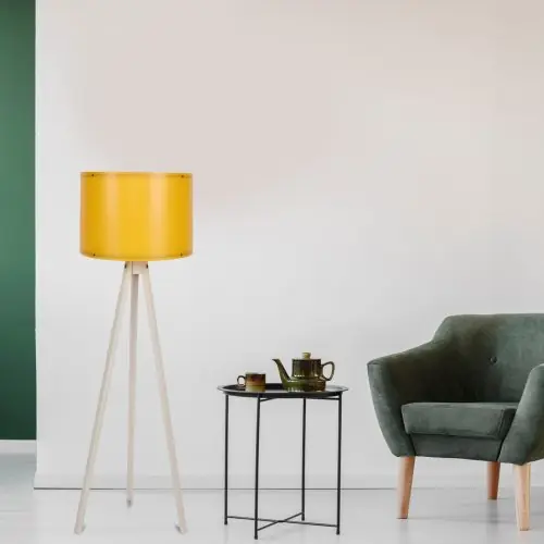 Stehlampe aus Holz in ekru mit gelbem Hut Φ38x145 cm Nur Heute