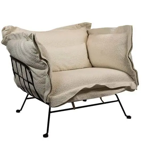 Sessel "Sino Fauteuil" aus beigefarbenem Teddyboucle und mattschwarzem Metallrahmen Nur Heute