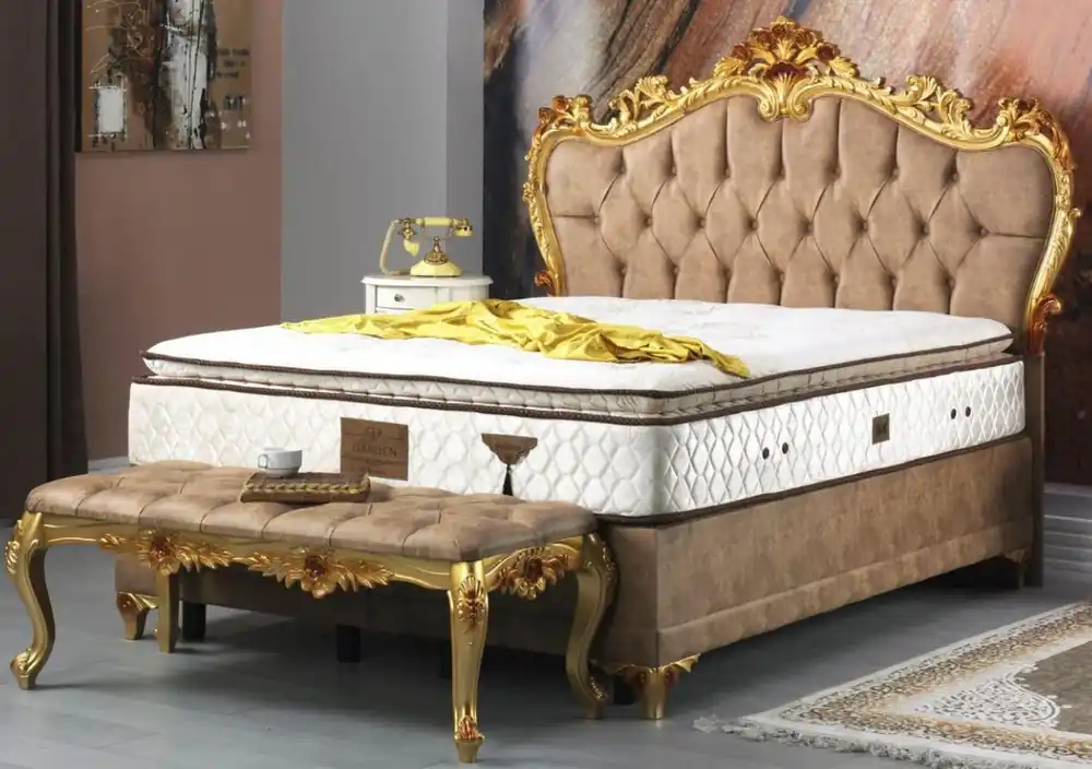 Casa Padrino Barock Doppelbett Braun / Gold - Prunkvolles Samt Bett mit Matratze - Schlafzimmer Set im Barockstil - Schlafzimmermöbel Echt