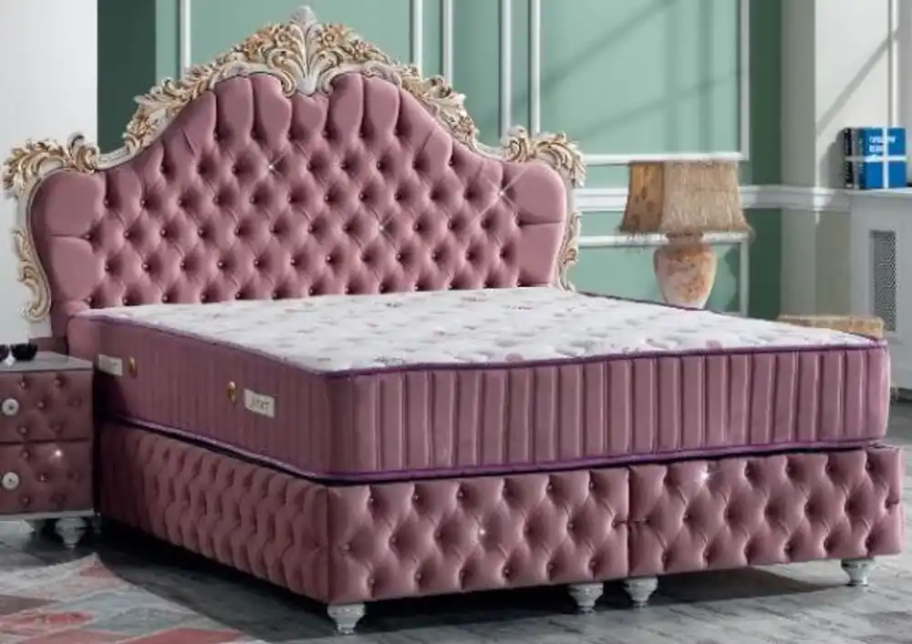 Casa Padrino Barock Doppelbett Rosa / Weiß / Antik Gold - Prunkvolles Samt Bett mit Glitzersteinen und Matratze - Schlafzimmer Set im Barockstil Sonderaktion