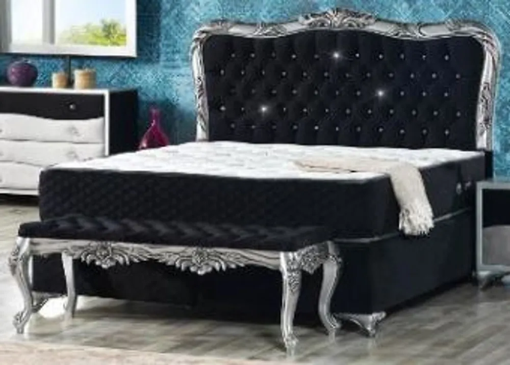 Casa Padrino Barock Samt Bett Schwarz / Silber - Prunkvolles Doppelbett mit Glitzersteinen und Matratze - Barock Schlafzimmer Möbel Kracherpreis