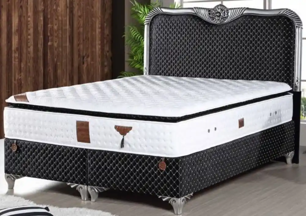 Neue Kollektion Casa Padrino Barock Bett mit Matratze Schwarz / Silber - Edles Doppelbett im Barockstil - Schlafzimmermöbel