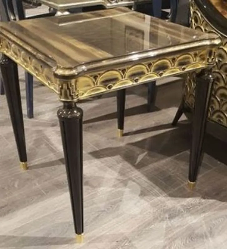 Casa Padrino Luxus Barock Beistelltisch Schwarz / Gold 65 x 65 x H. 60 cm - Prunkvoller Massivholz Tisch - Luxus Qualität Saisonangebot