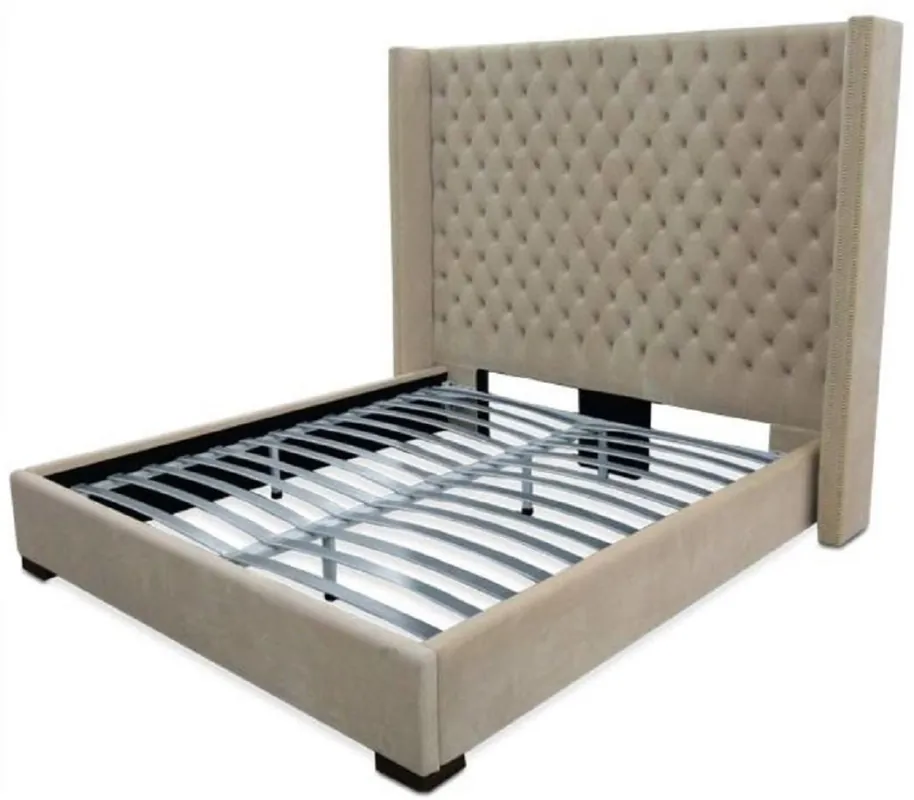 Schneller Versand Casa Padrino Luxus Samt Doppelbett Sandfarben / Schwarz 220 x 218 x H. 180 cm - Massivholz Bett mit edlem Chesterfield Kopfteil - Schlafzimmer Möbel