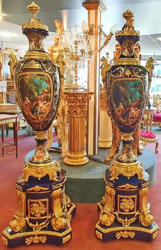 Casa Padrino Barock Keramik Vasen mit Sockel Kobaltblau / Gold 60 x 60 x H. 215 cm - Prunkvolles Deko Set - Hotel & Restaurant Deko Accessoires Wochenendangebot