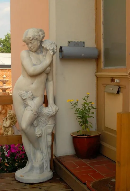 Große Casa Padrino Jugendstil Skulptur Frau mit Blume Antik Stil 40 x H 140 cm Antikstil Grau - Barock Gartendeko - Schwer und Massiv Neu Im Sortiment