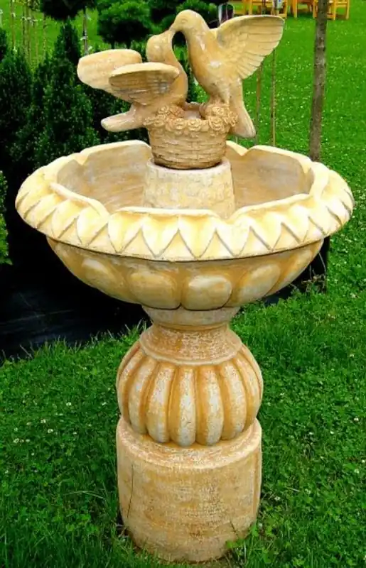 Casa Padrino Jugendstil Gartenbrunnen mit dekorativen Tauben Beige Ø 73 x H. 125 cm - Eleganter Garten Springbrunnen - Barock & Jugendstil Gartendeko Brunnen Preiswert