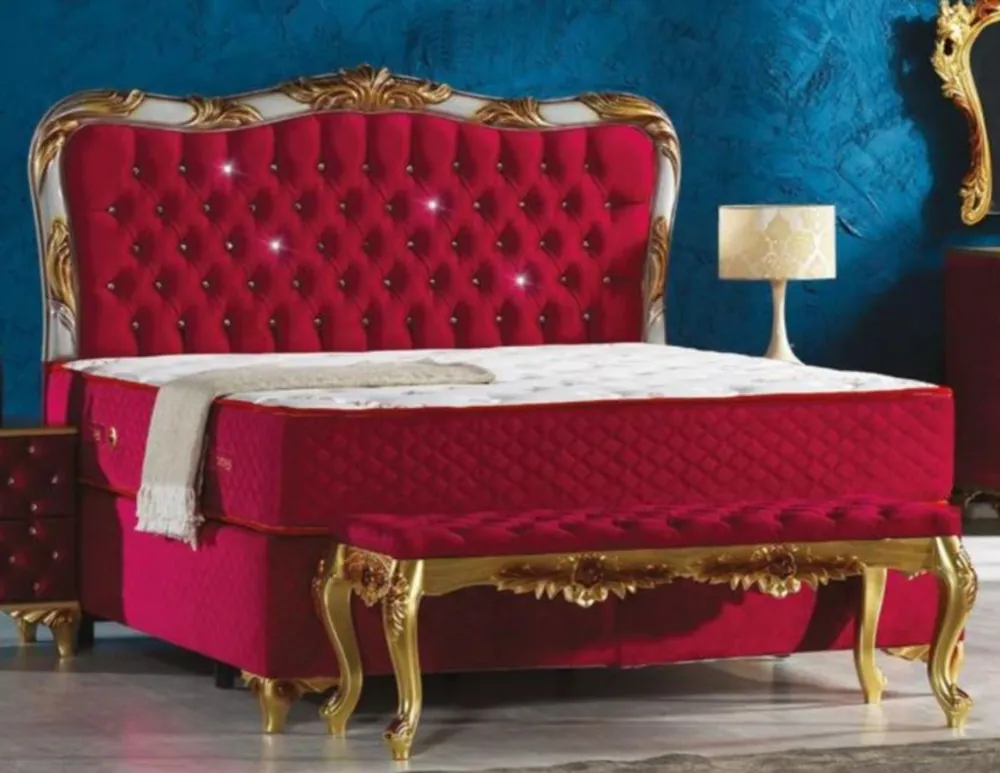 Bestpreis Casa Padrino Barock Samt Bett Bordeauxrot / Silber / Gold - Prunkvolles Doppelbett mit Glitzersteinen und Matratze - Schlafzimmer Möbel im Barockstil