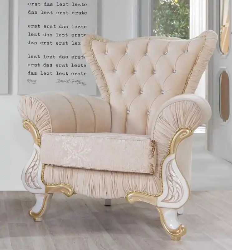 Neue Kollektion Casa Padrino Barock Sessel Beige / Weiß / Gold 97 x 85 x H. 105 cm - Edler Wohnzimmer Sessel mit Glitzersteinen - Wohnzimmer Möbel im Barockstil