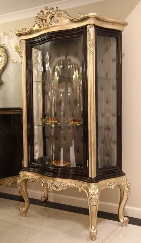 Saisonangebot Casa Padrino Luxus Barock Vitrine Dunkelbraun / Beige / Gold 120 x 50 x H. 205 cm - Massivholz Vitrinenschrank - Wohnzimmerschrank - Edle Barock Möbel
