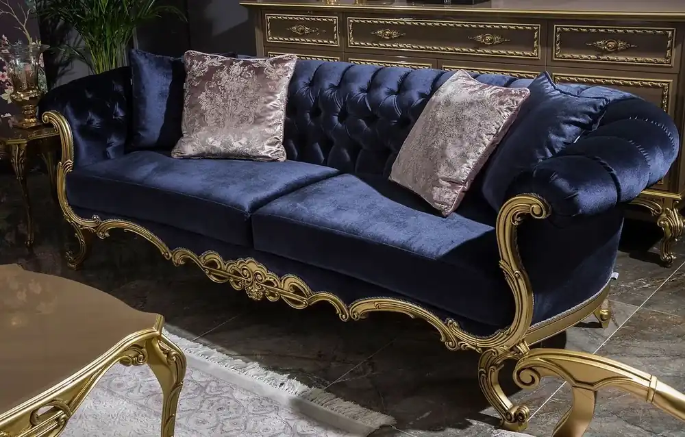 Casa Padrino Luxus Barock Samt Sofa Royalblau / Gold 240 x 82 x H. 83 cm - Prunkvolles Wohnzimmer Sofa mit dekorativen Kissen - Wohnzimmer Möbel im Barockstil Online Kaufen