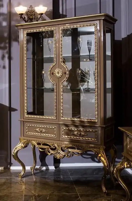 Casa Padrino Luxus Barock Vitrine Grau / Gold 125 x 43 x H. 193 cm - Edler Massivholz Vitrinenschrank mit 2 Glastüren und 2 Schubladen - Barock Möbel Finale Aktion