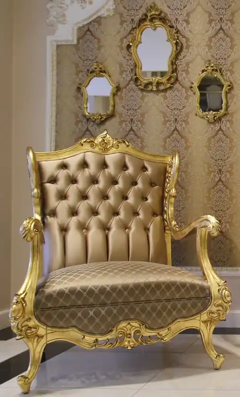 Casa Padrino Luxus Barock Ohrensessel Braun / Gold 85 x 80 x H. 113 cm - Prunkvoller Wohnzimmer Sessel mit edlem Satin Stoff - Edel & Prunkvoll Direkt Vom Hersteller