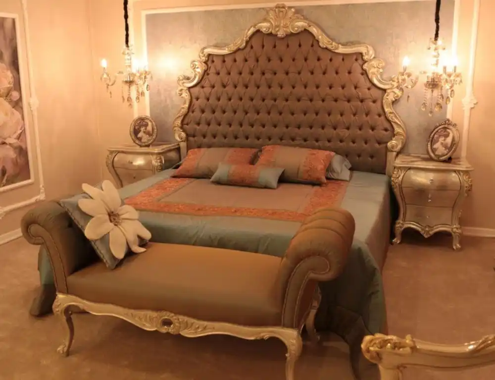 Casa Padrino Luxus Barock Schlafzimmer Set Braun / Silber / Gold - 1 Doppelbett mit Kopfteil & 2 Nachttische & 1 Sitzbank - Barock Schlafzimmer Möbel - Edel & Prunkvoll Angebot