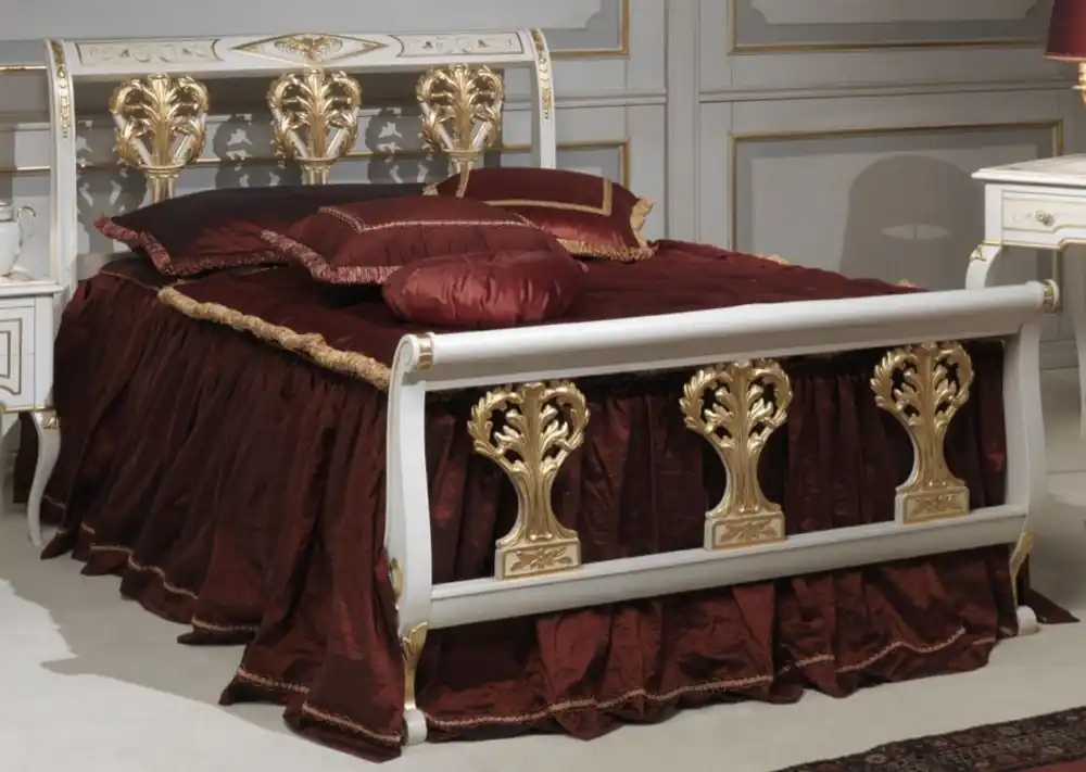 Neu Casa Padrino Luxus Barock Doppelbett Weiß / Gold 208 x 229 x H. 114 cm - Handgeschnitztes Massivholz Bett - Prunkvolle Schlafzimmer Möbel - Hotel Möbel - Luxus Qualität - Made in Italy