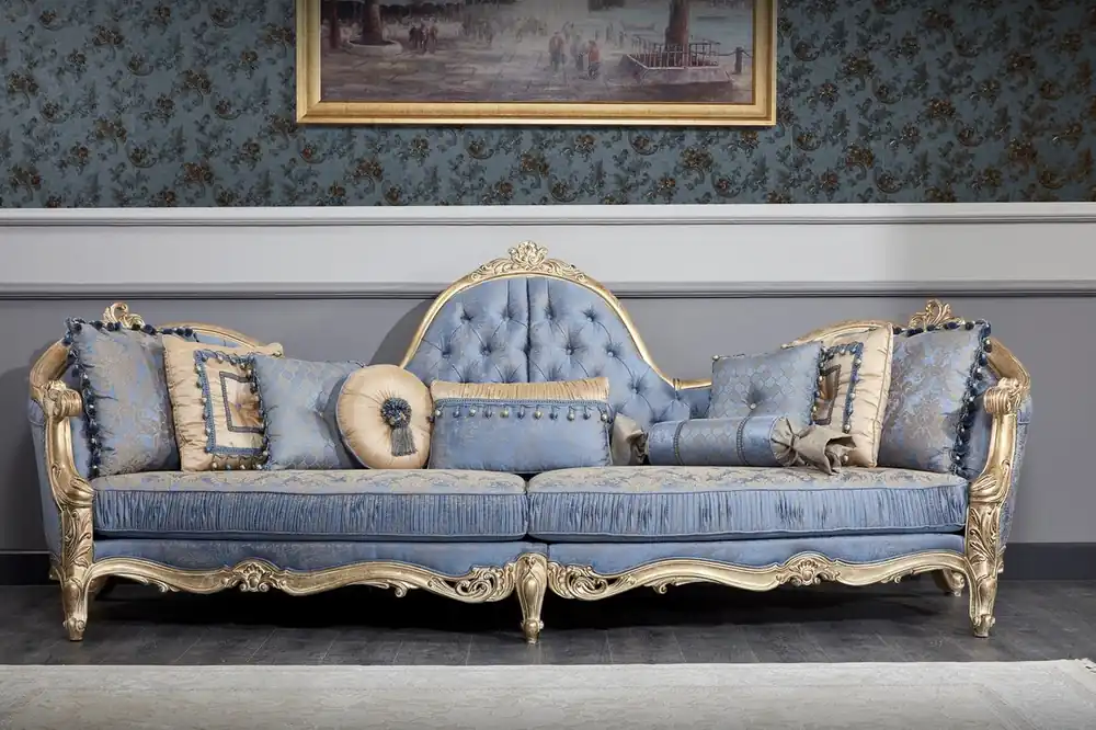 Jetzt Kaufen Casa Padrino Luxus Barock Chesterfield Sofa Hellblau / Antik Gold 300 x 90 x H. 119 cm - Prunkvolles Barock Wohnzimmer Sofa - Barockmöbel