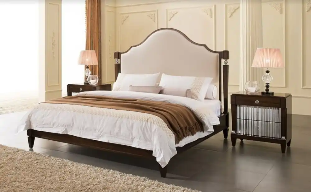 Sofort Bestellen Casa Padrino Neoklassisches Doppelbett Hellbeige / Dunkelbraun / Silber 193 x 218 x H. 168 cm - Massivholz Bett mit Kopfteil und edlem Velourstoff - Schlafzimmer Möbel im Neoklassischem Stil