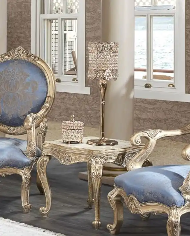 Casa Padrino Luxus Barock Beistelltisch Weiß / Antik Gold 61 x 61 x H. 54 cm - Prunkvoller Massivholz Tisch im Barockstil - Barock Wohnzimmer Möbel Top-Preis