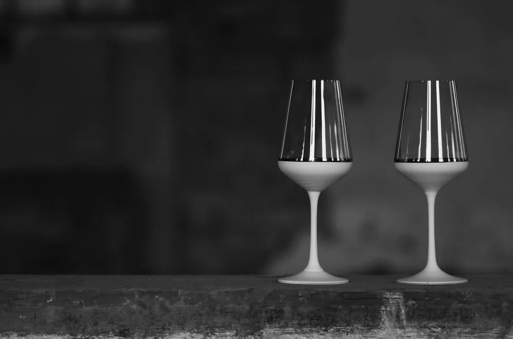 Casa Padrino Luxus Rotweinglas 6er Set Weiß / Silber Ø 8,5 x H. 24 cm - Handgefertigte und handbemalte Weingläser - Hotel & Restaurant Accessoires - Luxus Qualität Solange Der Vorrat Reicht