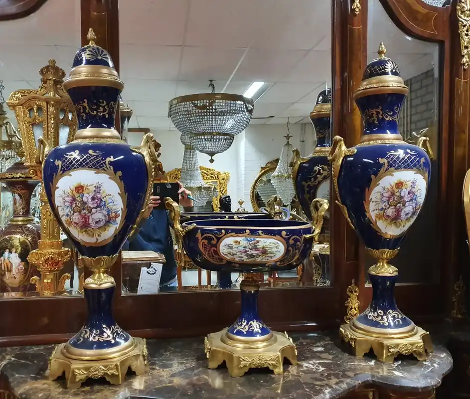 Markenprodukt Casa Padrino Luxus Barock Porzellan Vasen und Schalen Set (2 Vasen und 1 Schale) mit Messing Griffen