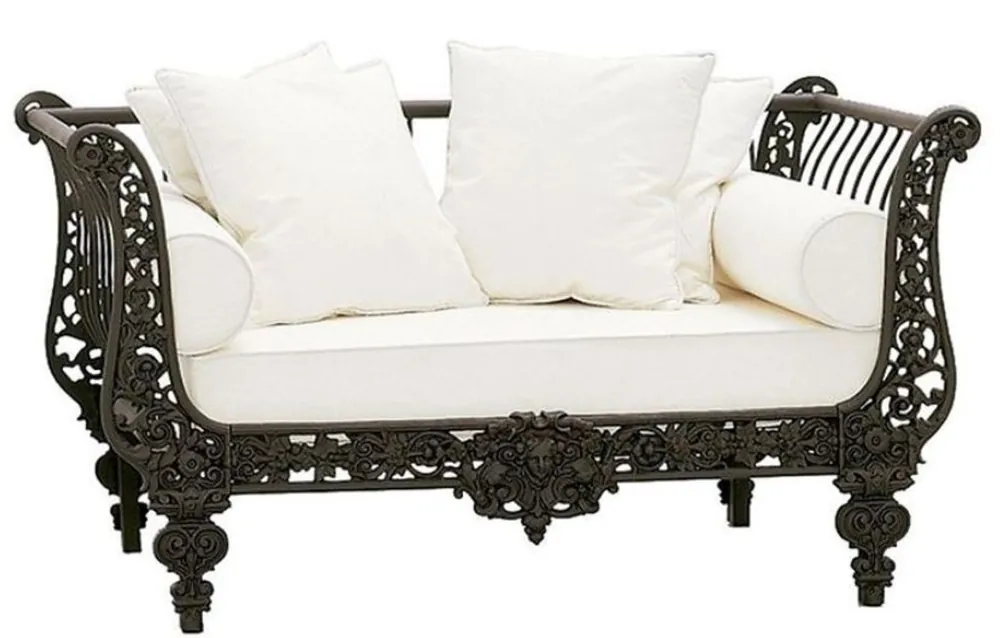 Casa Padrino Luxus Barock Sofa Dunkelbraun / Weiß 137 x 87 x H. 77 cm - Handgeschmiedetes Schmiedeeisen Sofa mit Kissen - Wohnzimmer Sofa - Garten Sofa - Terrassen Sofa - Barock Möbel Markenprodukt