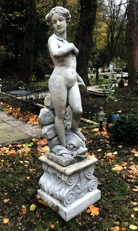 Direkt Vom Hersteller Massive schwere Anik Stil Skulptur / Statue Mädchen mit Delfin mit Sockel Antikgrau von Casa Padrino - Steinfigur Barock Gartenskulptur - sehr schwer -