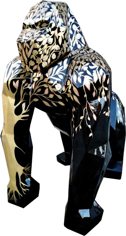 Neu Casa Padrino Designer Deko Skulptur Gorilla Affe mit Glitzer Look Schwarz / Gold 118 x 78 x H. 128 cm - Deko Tierfigur - Riesige Wetterbeständige Gartendekofigur