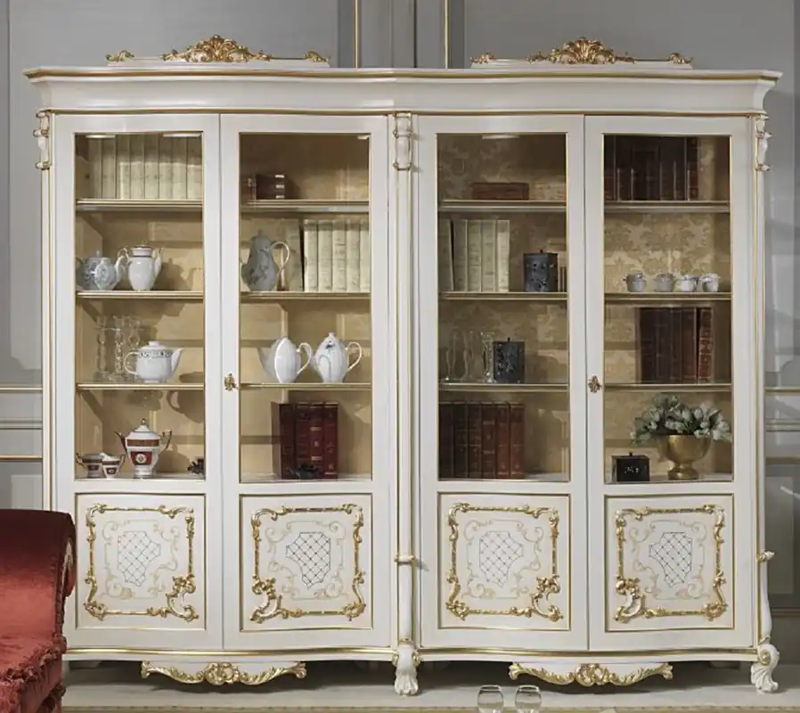 Ausverkauf Casa Padrino Luxus Barock Vitrine Weiß / Gold 276 x 60 x H. 230 cm - Edler Massivholz Vitrinenschrank mit 4 Türen - Hotel Restaurant Schloss Möbel - Luxus Qualität - Made in Italy
