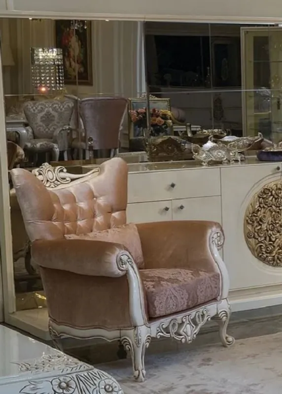 Casa Padrino Luxus Barock Sessel Rosa / Lila / Weiß / Beige 102 x 73 x H. 106 cm - Wohnzimmer Sessel mit elegantem Muster und dekorativem Kissen - Barock Möbel Nur Heute