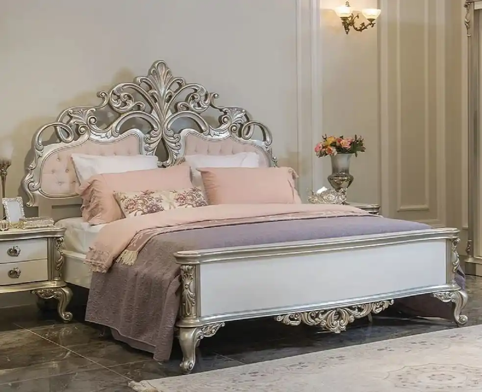 Casa Padrino Luxus Barock Doppelbett Rosa / Weiß / Silber 200 x 228 x H. 175 cm - Edles Massivholz Bett mit Kopfteil - Prunkvolle Schlafzimmer Möbel im Barockstil Neuheit