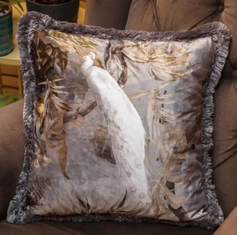 Aktuell Casa Padrino Luxus Deko Kissen Weißer Pfau im Wald Design Grau / Mehrfarbig 45 x 45 cm - Bedrucktes Samt Kissen mit Fransen - Luxus Zierkissen