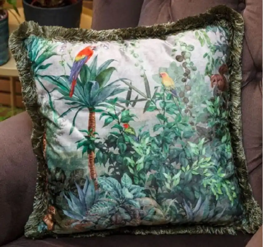 Casa Padrino Luxus Deko Kissen Dschungel & Papageien Mehrfarbig / Grün 45 x 45 cm - Bedrucktes Samt Kissen mit Fransen - Wohnzimmer Deko Accessoires Aktuell
