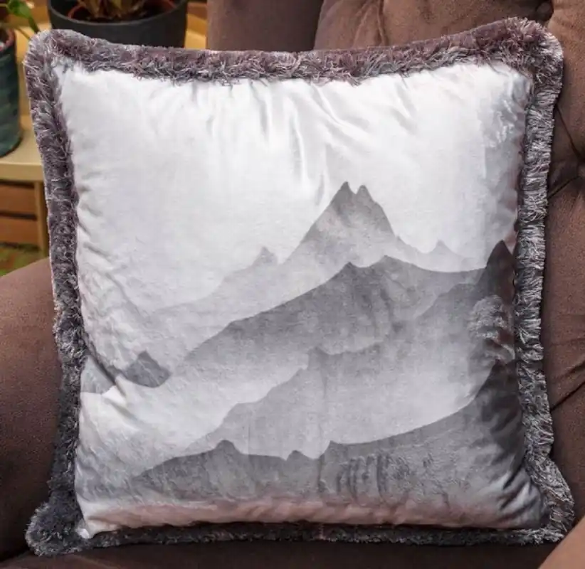 Casa Padrino Luxus Deko Kissen Gebirge mit See Grau 45 x 45 cm - Bedrucktes Samt Kissen mit Fransen - Wohnzimmer Deko Accessoires Markenware