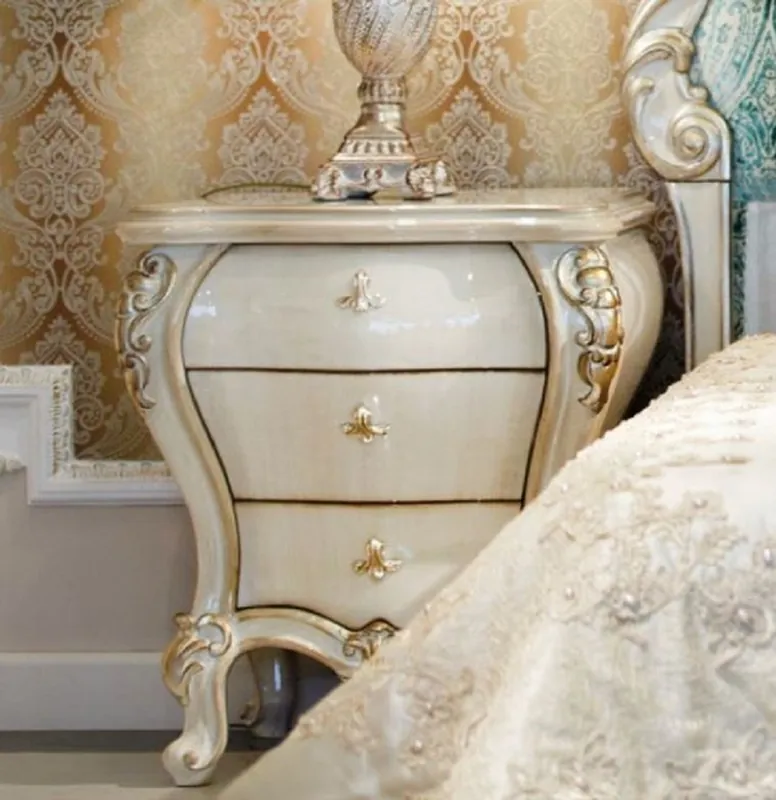 Casa Padrino Luxus Barock Nachtkommode Creme / Gold 60 x 55 x H. 68 cm - Prunkvoller Massivholz Nachttisch - Barock Schlafzimmer Möbel Preis Gesenkt