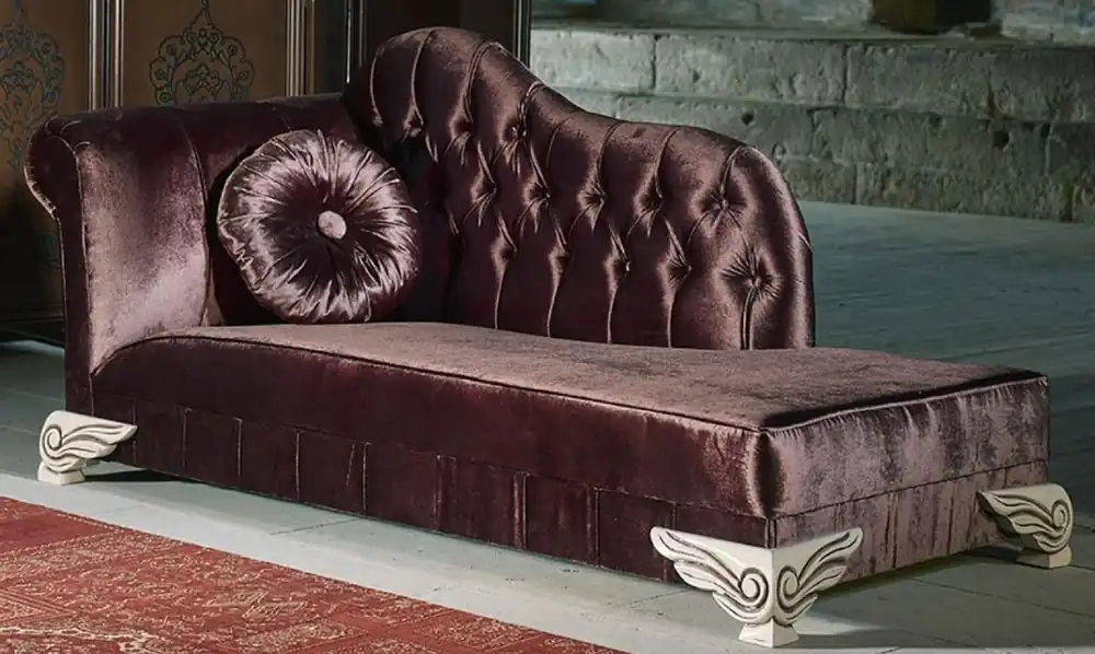 Wochenendangebot Casa Padrino Luxus Barock Chaiselongue Lila / Creme - Handgefertigte Massivholz Recamiere mit edlem Samtstoff und dekorativem Kissen - Barock Möbel - Edel & Prunkvoll