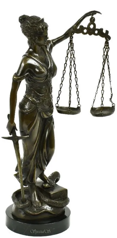 Top-Seller Casa Padrino Luxus Dekofigur Justitia Antik Bronzefarben / Schwarz 21 x 11 x H. 43 cm - Bronzefigur mit Marmorsockel - Deko Accessoires