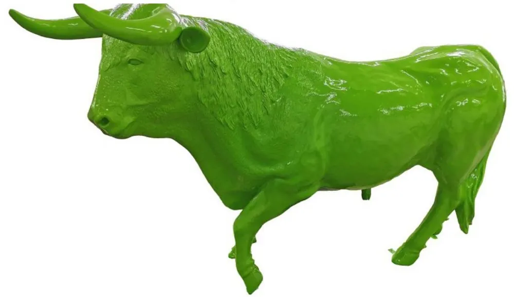 Casa Padrino Designer Deko Skulptur Stier Grün 240 x H. 150 cm - Riesige Lebensgroße Wetterbeständige Dekofigur - Garten Deko Accessoires Aktuell