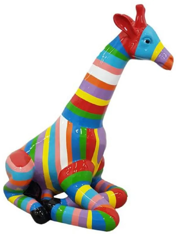 Casa Padrino Designer Deko Skulptur sitzende Giraffe mit Streifen Bunt H. 80 cm - Wetterbeständige Dekofigur - Wohnzimmer Garten Terrassen Deko Aktuell