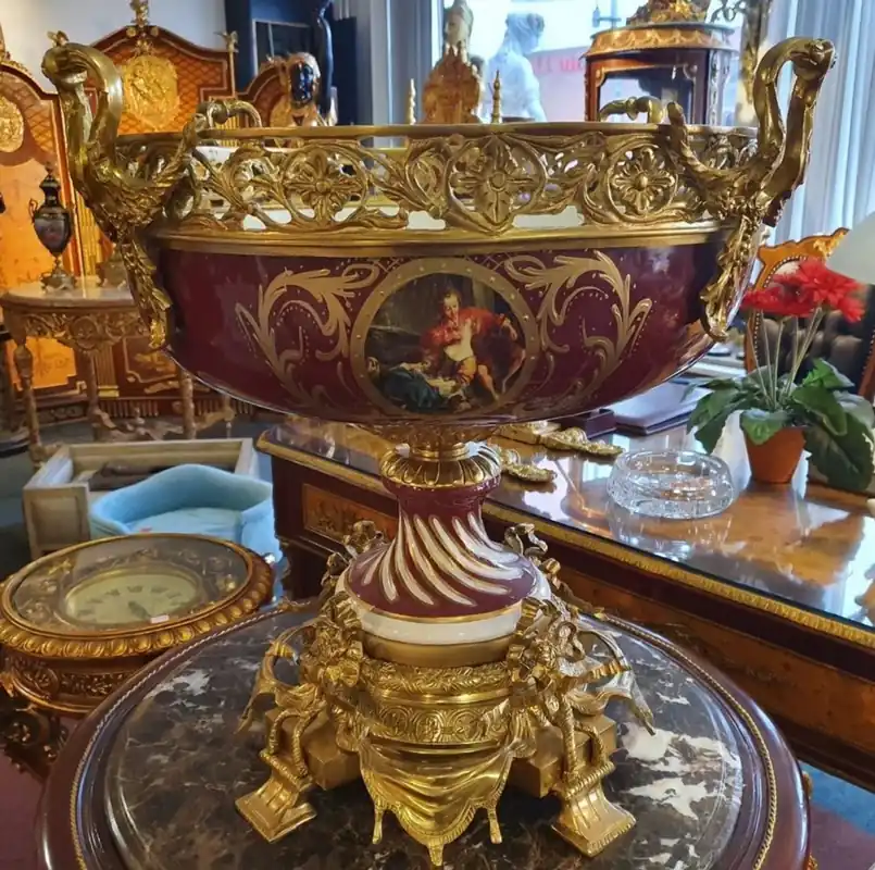 Online Kaufen Casa Padrino Barock Deko Schale Bordeauxrot / Mehrfarbig / Weiß / Gold Ø 60 x H. 53 cm - Prunkvolle Porzellan Schüssel mit elegantem Design - Barock Deko Accessoires