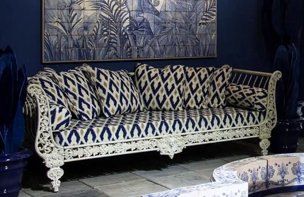 Neu Im Sortiment Casa Padrino Luxus Barock Sofa Weiß / Blau / Gold 212 x 87 x H. 77 cm - Handgeschmiedetes Schmiedeeisen Sofa mit Kissen - Wohnzimmer Sofa - Garten Sofa - Terrassen Sofa - Barock Möbel