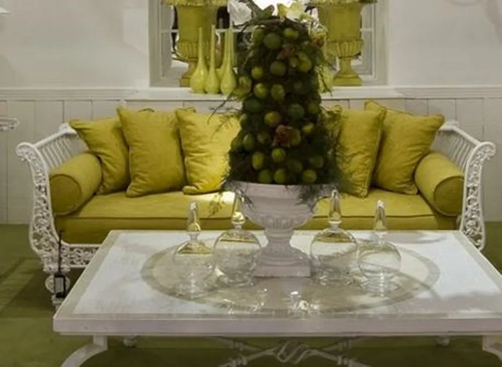 Casa Padrino Luxus Barock Sofa Olivgrün / Weiß 212 x 87 x H. 77 cm - Handgeschmiedetes Schmiedeeisen Sofa mit Kissen - Wohnzimmer Sofa - Garten Sofa - Terrassen Sofa - Barock Möbel Markenware