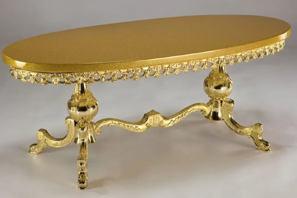 Ausverkauf Casa Padrino Luxus Barock Couchtisch Gold 121 x 51 x H. 47 cm - Ovaler Messing Wohnzimmertisch mit Massivholz Tischplatte - Wohnzimmer Möbel im Barockstil - Edle Barock Möbel