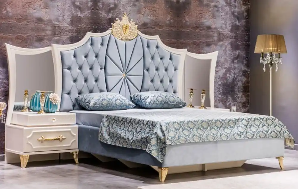 Highlight Casa Padrino Luxus Barock Schlafzimmer Set Blau / Weiß / Gold - 1 Doppelbett mit Kopfteil & 2 Nachttische mit Spiegel - Barock Schlafzimmer Möbel - Edel & Prunkvoll