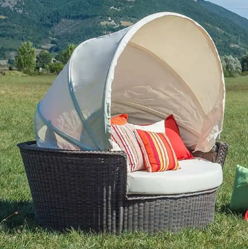 Heißes Angebot Casa Padrino Luxus Liegeinsel Braun / Weiß 186 x 141 x H. 174 cm - Handgewebtes Wetterbeständiges Lounge Sofa mit Sonnendach - Moderne Garten Terrassen Hotel Möbel