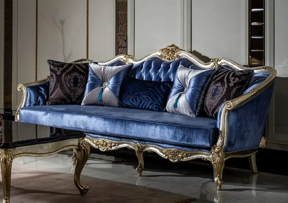 Casa Padrino Luxus Barock Sofa Blau / Silber / Gold - Handgefertigtes Wohnzimmer Sofa mit dekorativen Kissen - Barock Wohnzimmer Möbel Sofort Bestellen