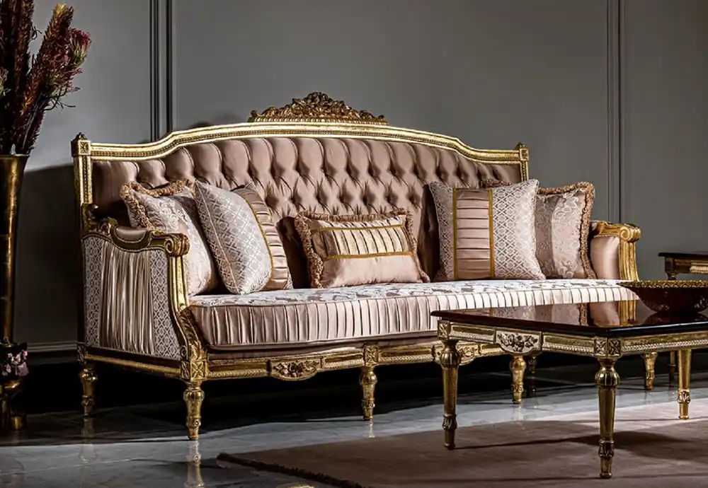 Casa Padrino Luxus Barock Sofa Rosa / Weiß / Gold - Handgefertigtes Wohnzimmer Sofa mit dekorativen Kissen - Barock Möbel Sonderangebot